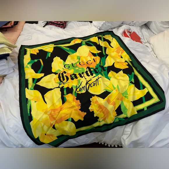 Rare Gucci Garden Scarf - Picture 7 of 8